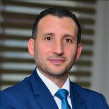 الدكتور حذيفة محمد الأسمر، استشاري الجراحة العامة والمنظار وجراحة الثدي والأورام في الزرقاء، الأردن
